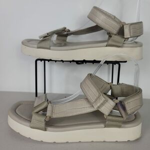 Vince Ajustable Strap Sandals Sz 8.5M Beige plataform sandals